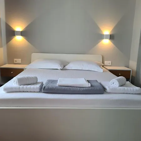 公寓 Red Tsimiski 60 *