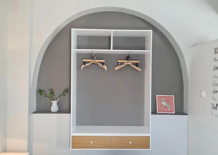 Apartment Red Tsimiski 60