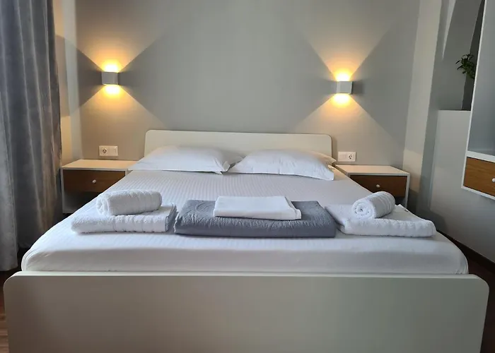 Apartment Red Tsimiski 60 *