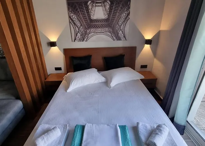 Apartment Red Tsimiski 60 *