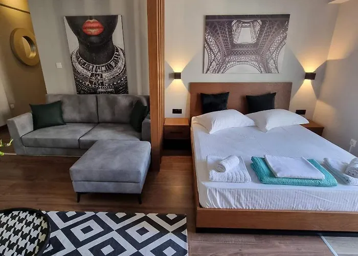 Red Tsimiski 60 Apartment *