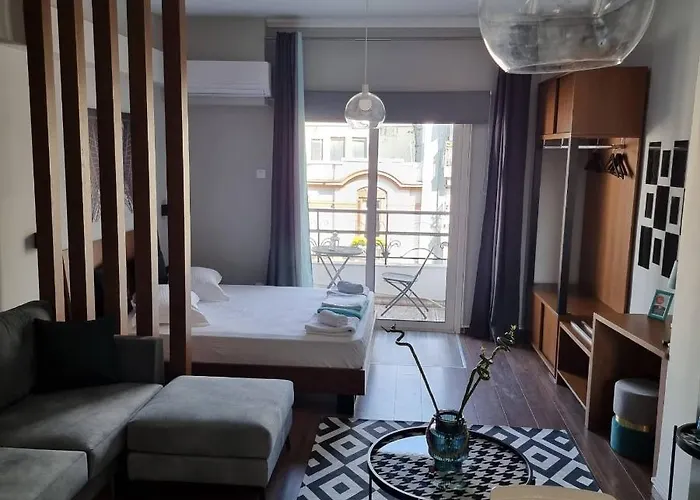 Red Tsimiski 60 Apartment *