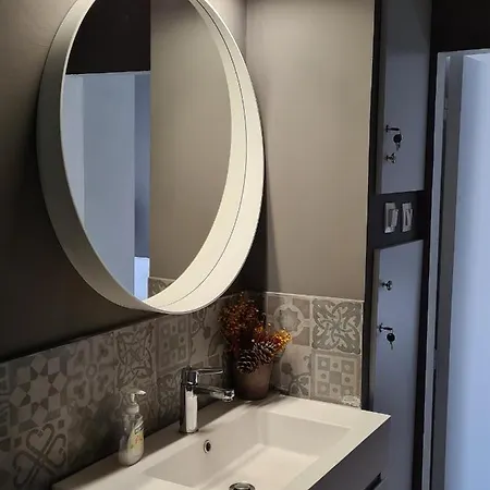 Apartment Red Tsimiski 60 *