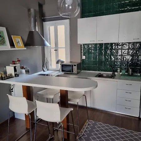 Apartment Red Tsimiski 60 *